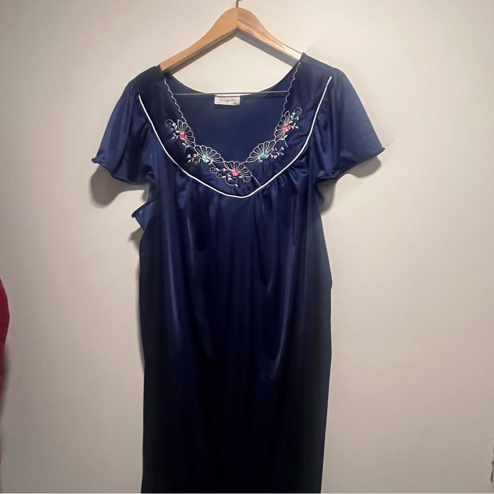 Vintage Vanity Fair Satin Embroidered Nightgown Caftan Cottagecore Slip Dress - Picture 12 of 12